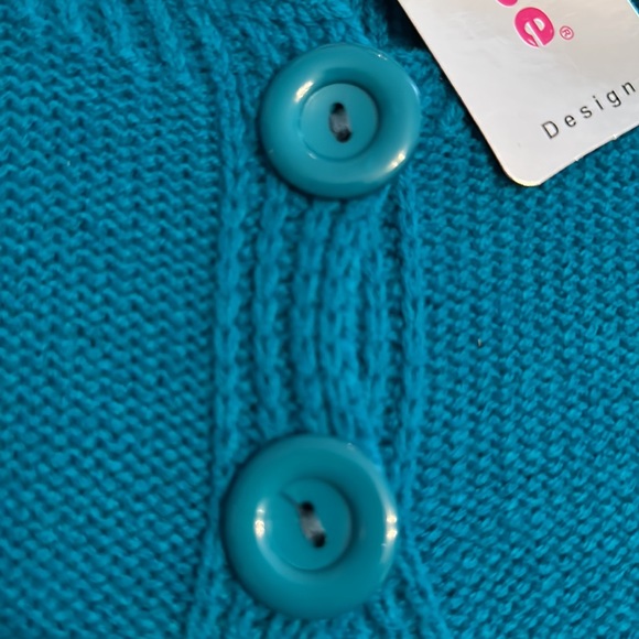 Women’s Knitted Cardigan With Beautiful Detail - Picture 8 of 10